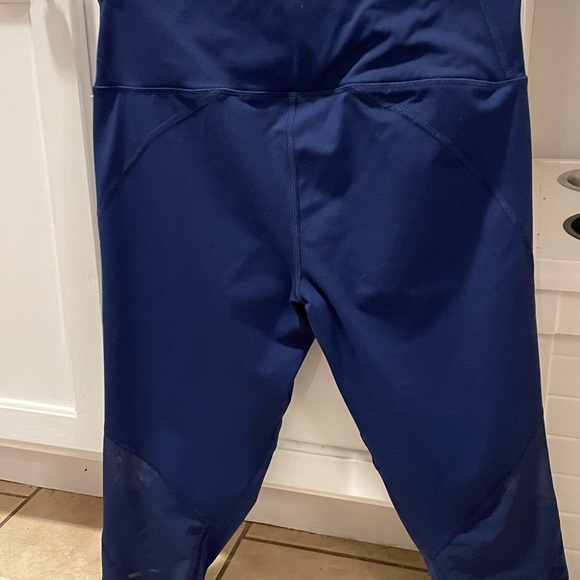 Victoria’s Secret Sport Leggings - Picture 4 of 4